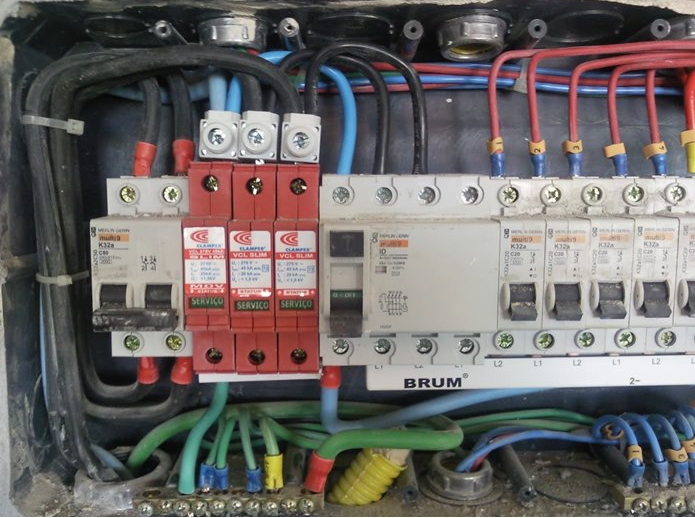 corrente alternada em instalações fotovoltaicas - DPS sem proteção