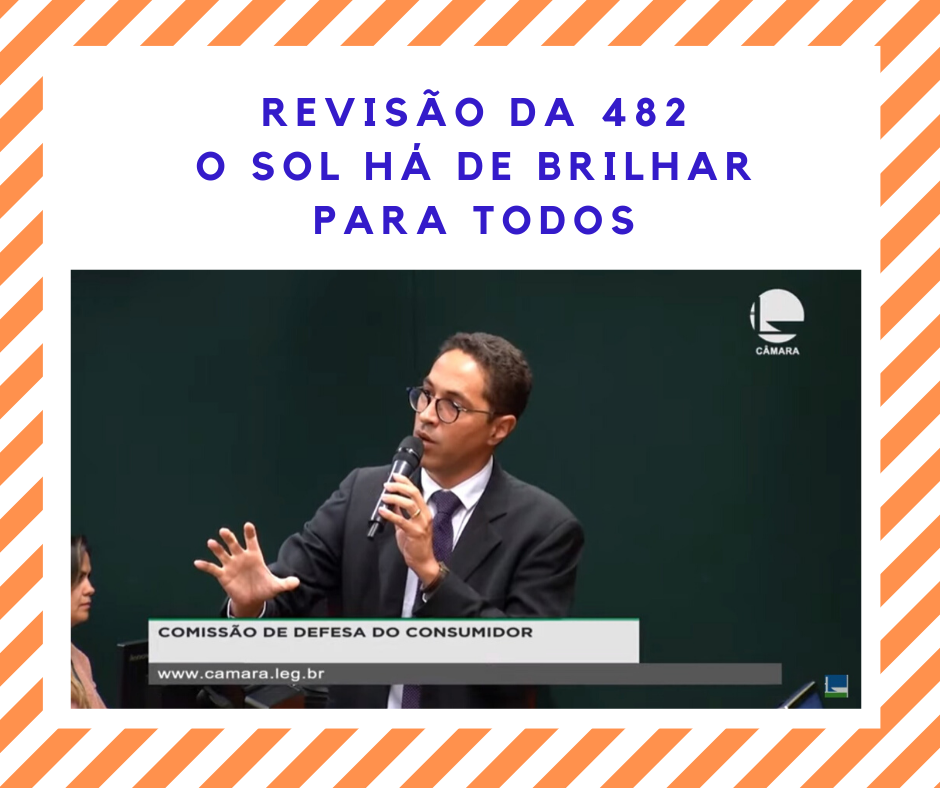 FOTO COLORIDA DE VINICIUS AYRAO NA COMISSAO DE DEFESA DO CONSUMIDOR